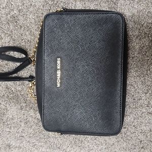 Micheal Kors Jet Set Crossbody Black/Gold